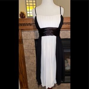 EUC-City Triangles Black & White Color-Block Dress